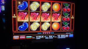SKT77 kasino live perbandingan permainan baccarat blackjack roulette tabel fitur